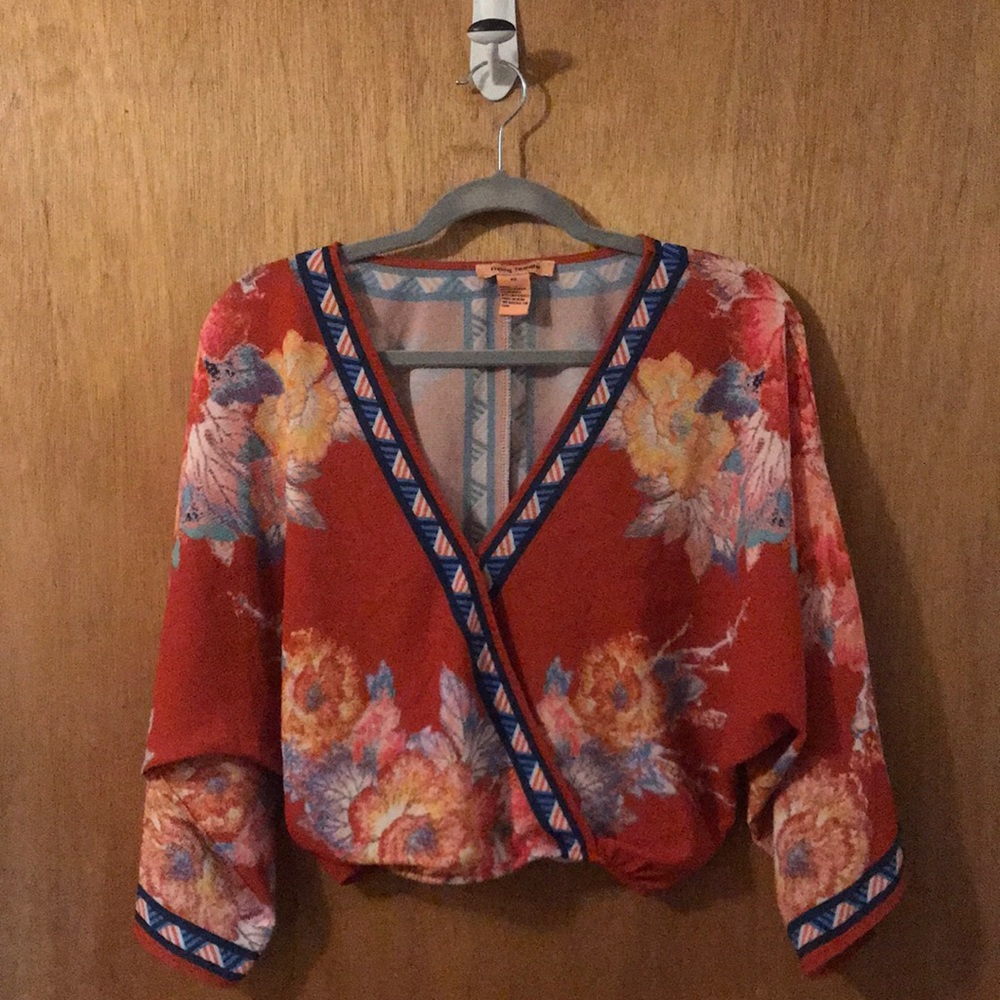 Flowy floral deep- V neck top - Picture 1 of 3